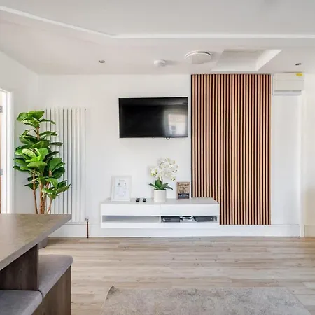 Appartement Delightful 2 Bedroom In *