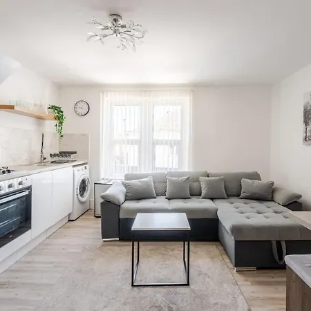 Delightful 2 Bedroom In Appartement